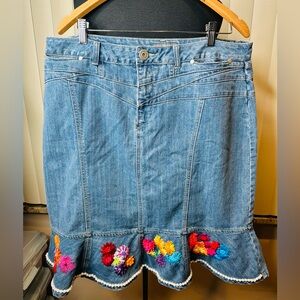 MOTTO Blue Denim Skirt with Colorful Floral Embroidery Pearl Hem Size 20 W